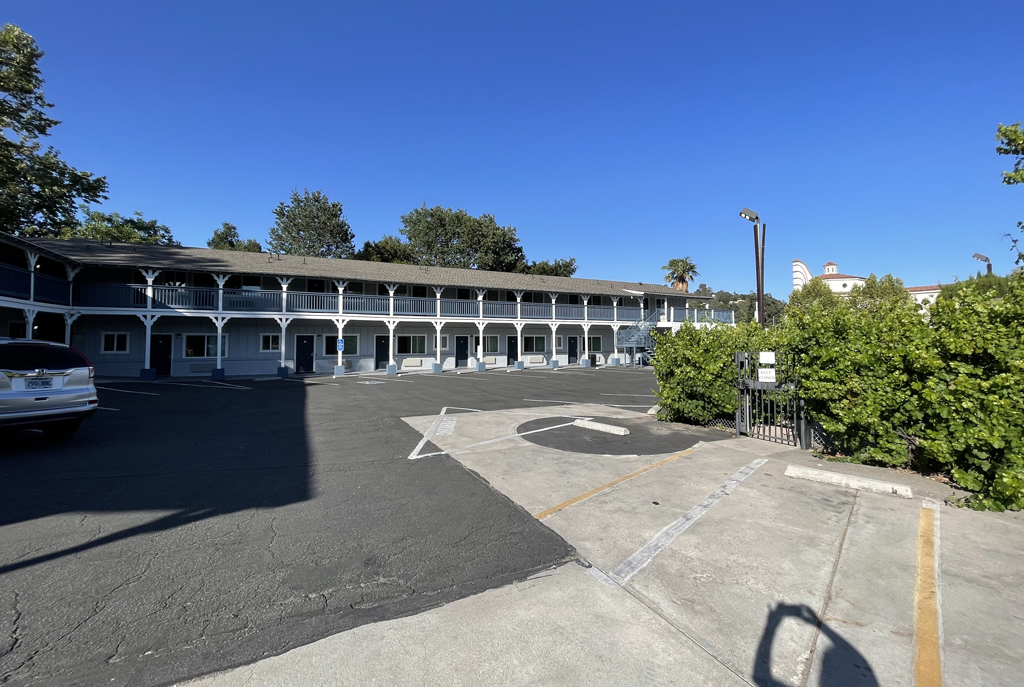Vino Inn & Suites